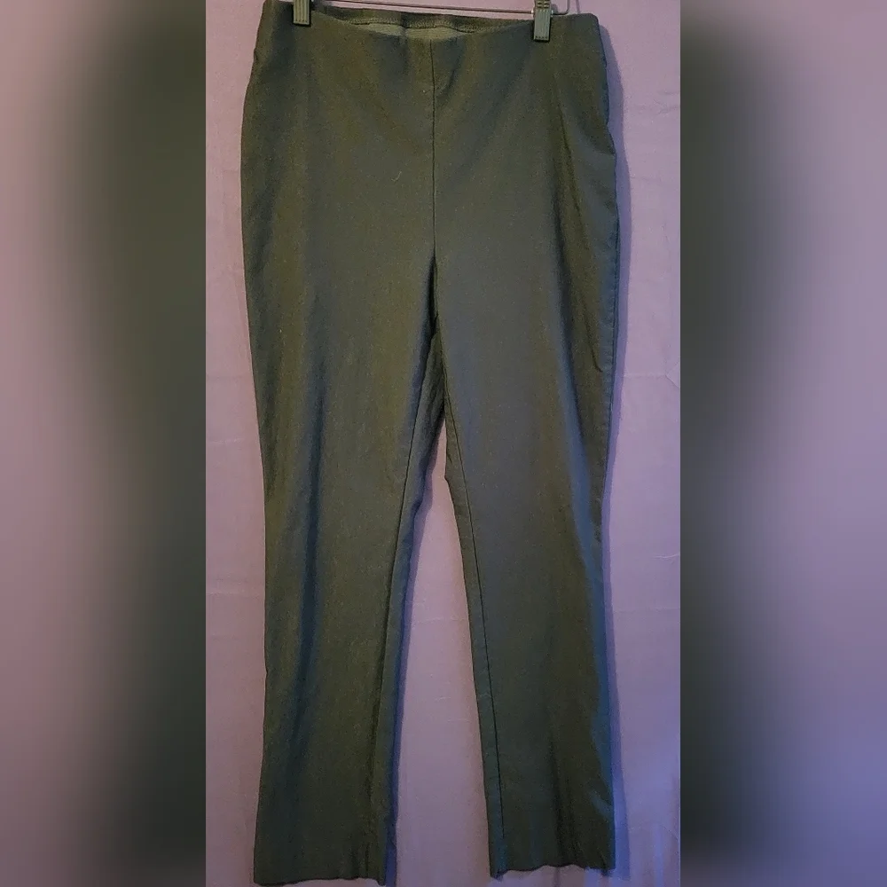 Chico's Womens Black So Slimming  Straight Leg Pants. Size 1 Regular(size 8)